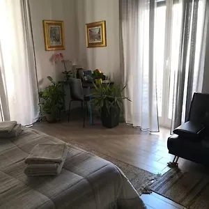 Trinità Centre , Aeroporto di Catania Fontana Rossa Italia